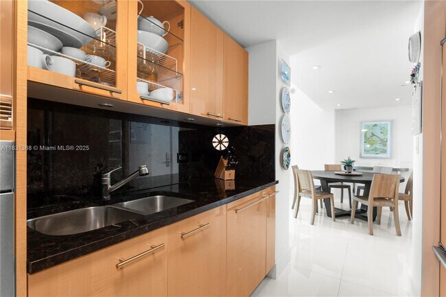 Building Photo - 6801 Collins Ave