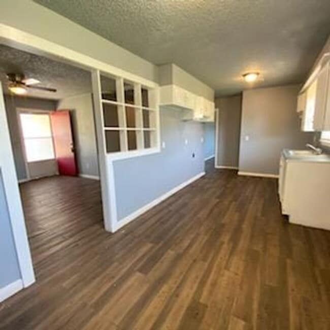 Building Photo - $0 First Month's Rent / $0 Deposit at Move-in