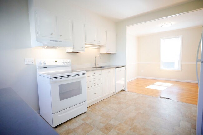 Building Photo - 85 Ivy St