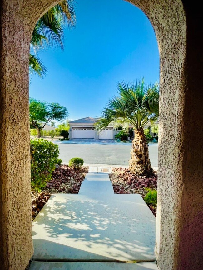 Building Photo - AMAZING SINGLE STORY HOME IN “AGE RESTRICT...