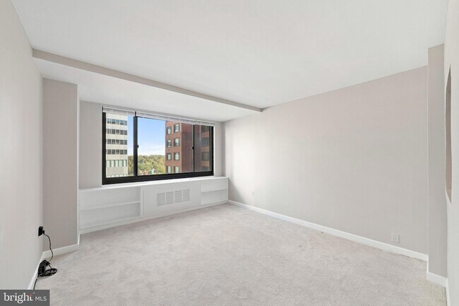 Building Photo - 1021 Arlington Blvd