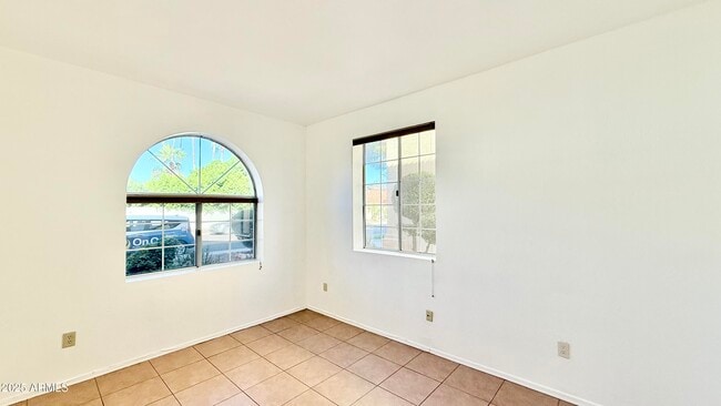 Building Photo - 413 N Flint St