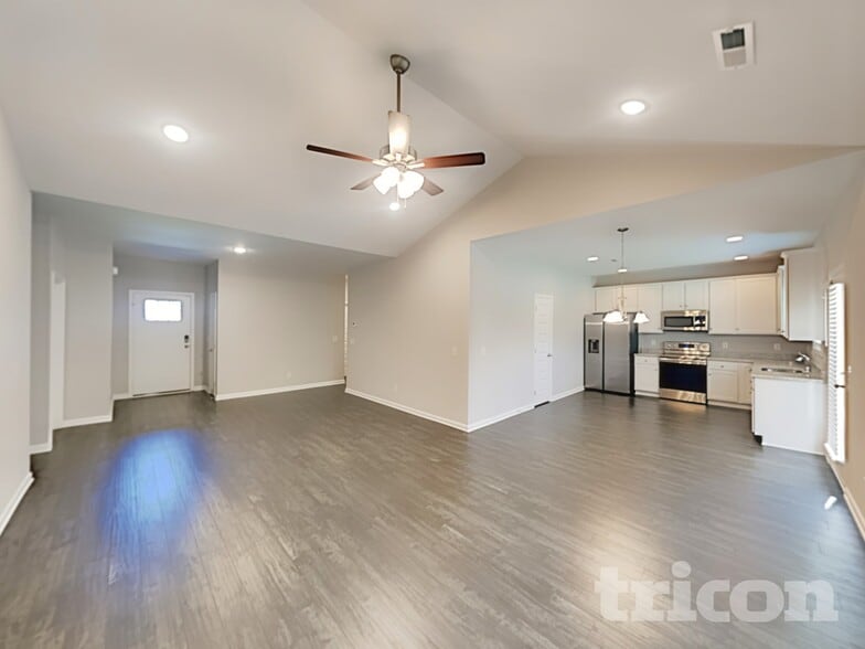 Building Photo - 1010 Cyril Dr