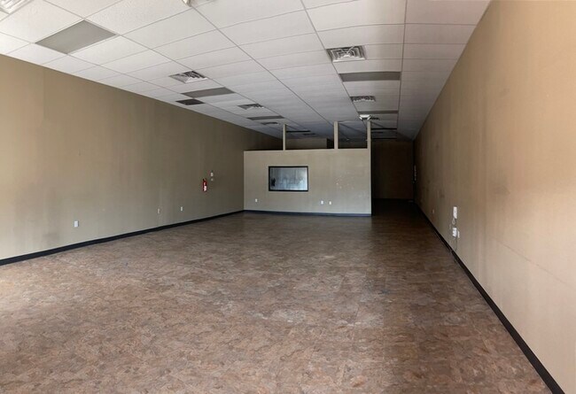 Building Photo - Downtown Paso store front