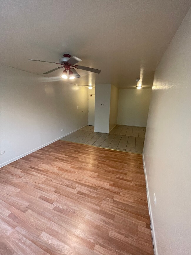 Building Photo - 1533 W Jarvis Ave