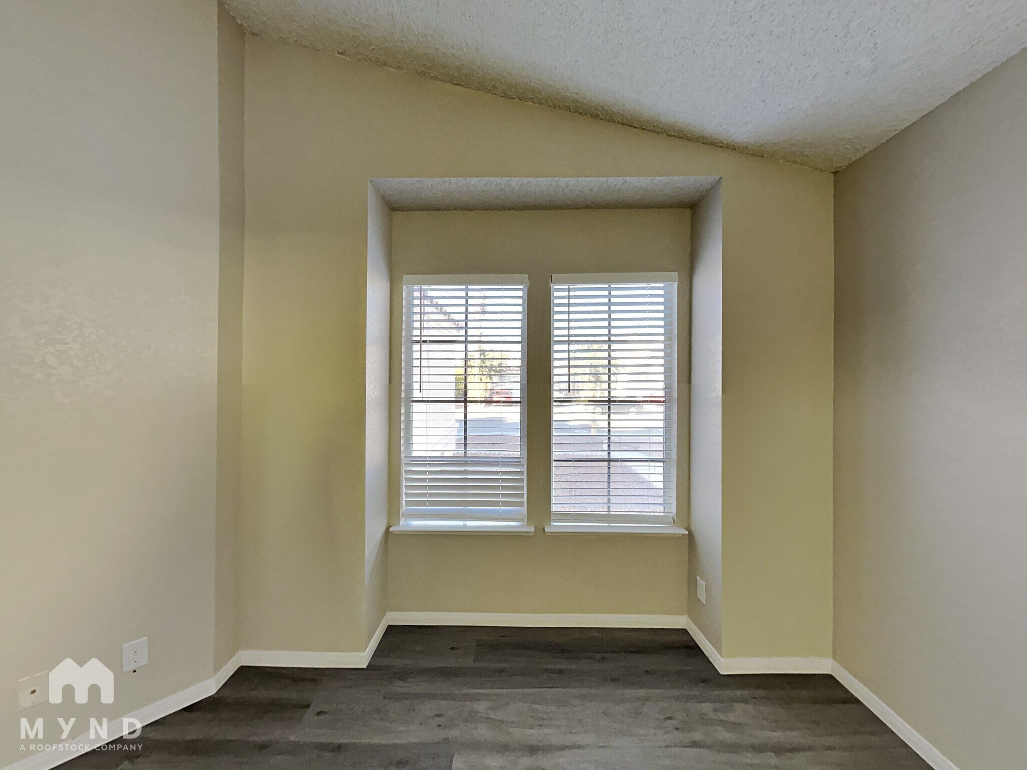 Building Photo - 5825 Goodsprings Ct