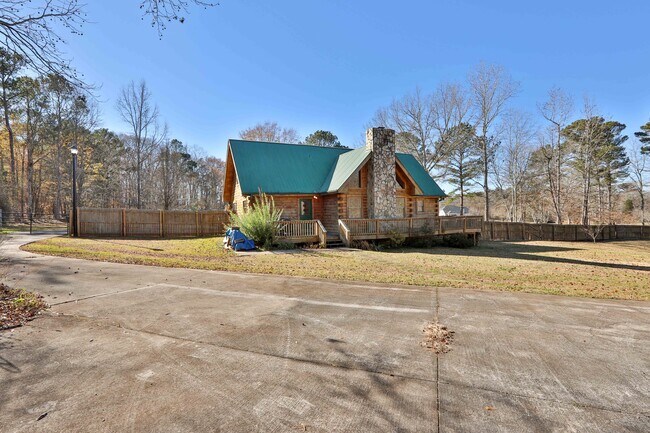 Building Photo - 592 Gordon Rd