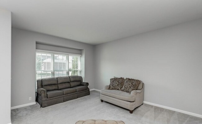 Building Photo - Stunning 4 Bedroom Elkhorn Home!!