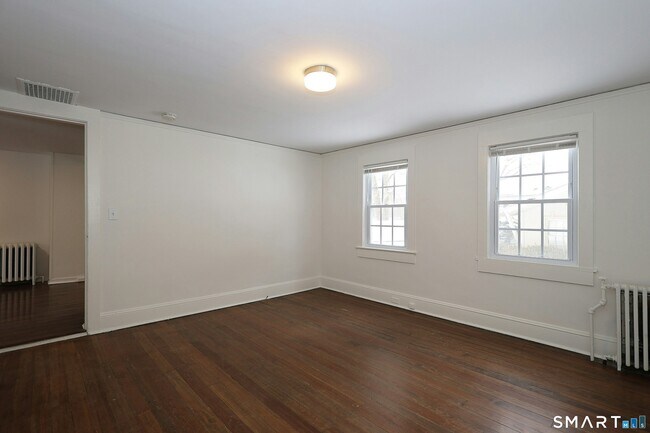 Building Photo - 48 W Branchville Rd