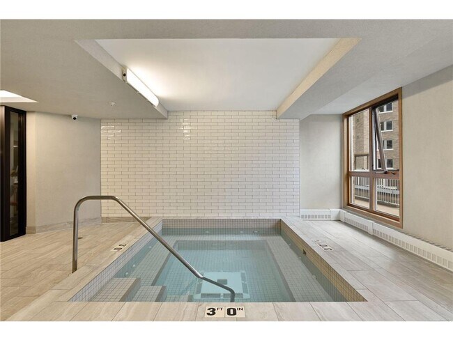 Building Photo - 433 S 7th St