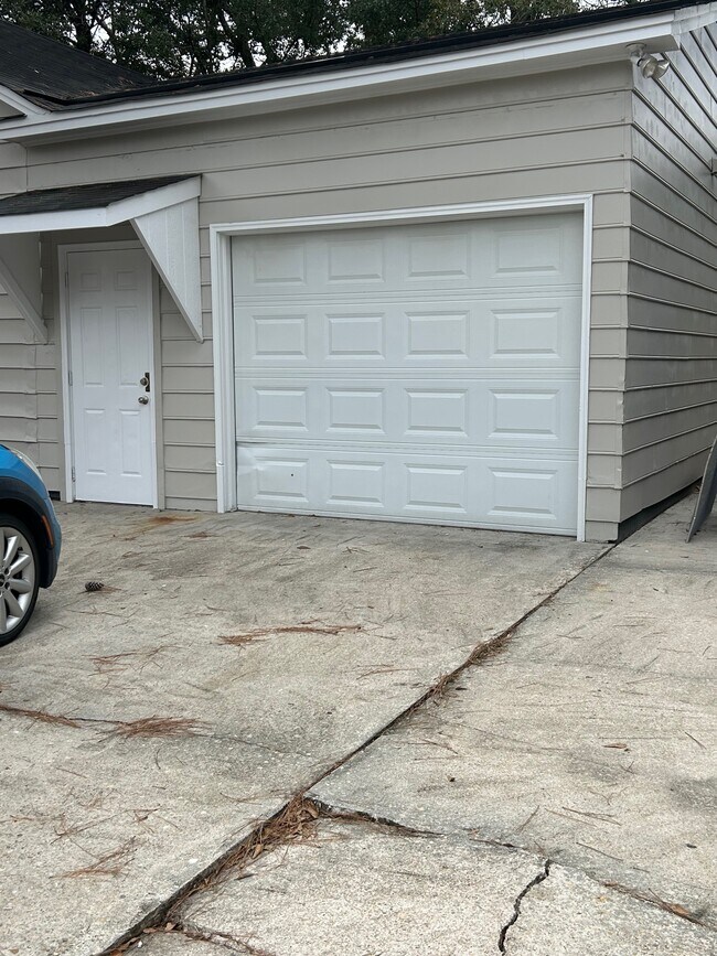 Building Photo - 2100 Woodward Dr