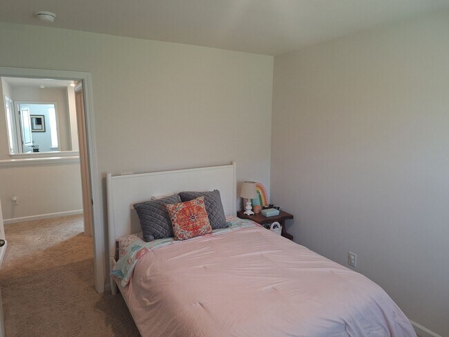 Building Photo - Lovely Four Bedroom Home  Approximately 5 Minutes Away from Gate Ft Jackson and 30 Minutes from S...