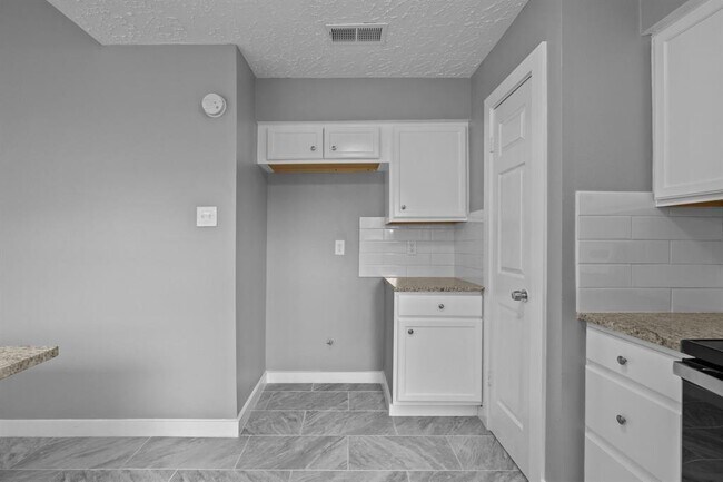 Building Photo - 8122 Swan Meadow Ln