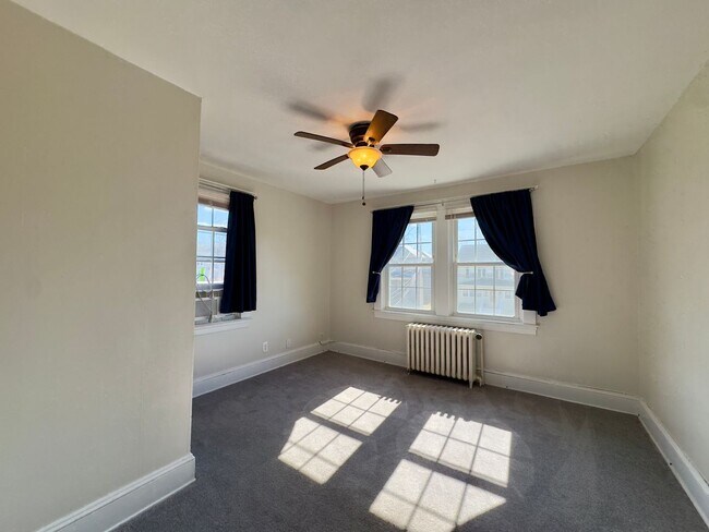 Building Photo - 4502 Ridge Ave