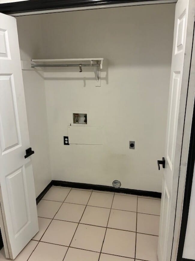 Building Photo - 511 S Arizona St