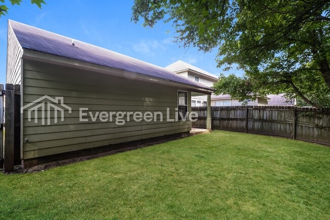 Building Photo - 4855 Royal Run Dr