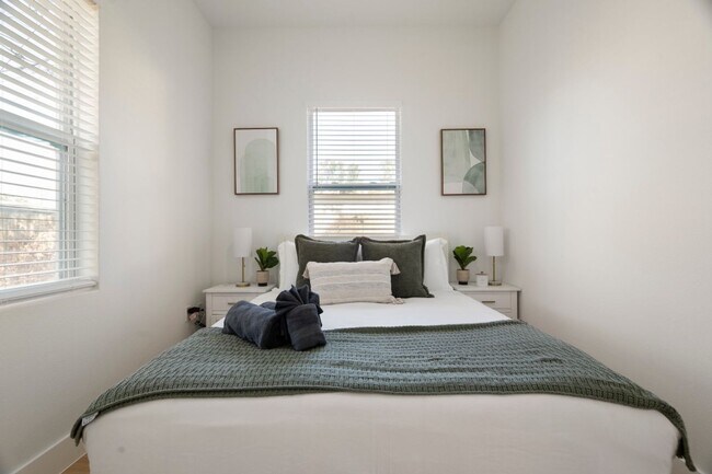 Building Photo - Beautiful New constriction Near Madera Beach