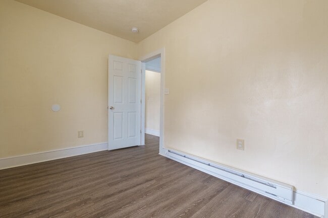 Building Photo - MOVE IN READY 4 Bedroom in Chesapeake!