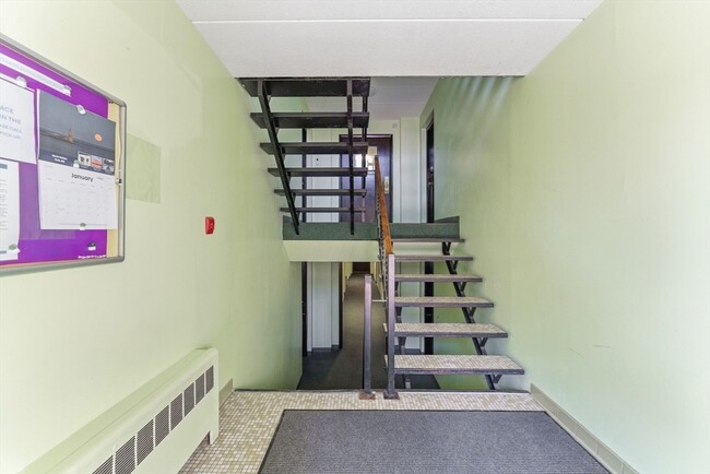 Building Photo - 1011 Main St