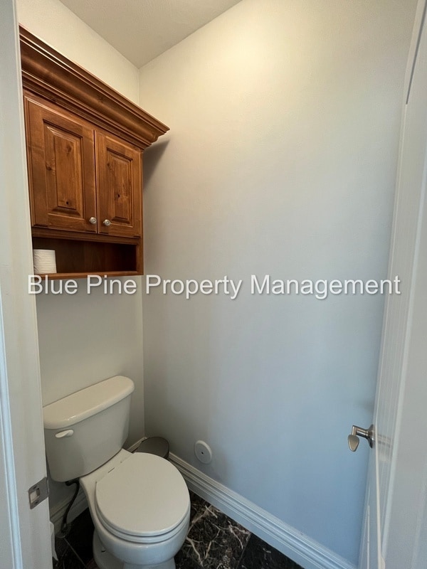 Building Photo - 8426 S Black Hawk Dr