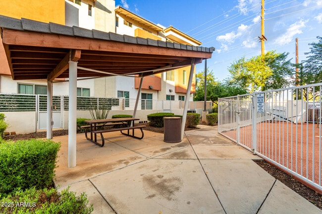 Building Photo - 1270 E Curry Rd