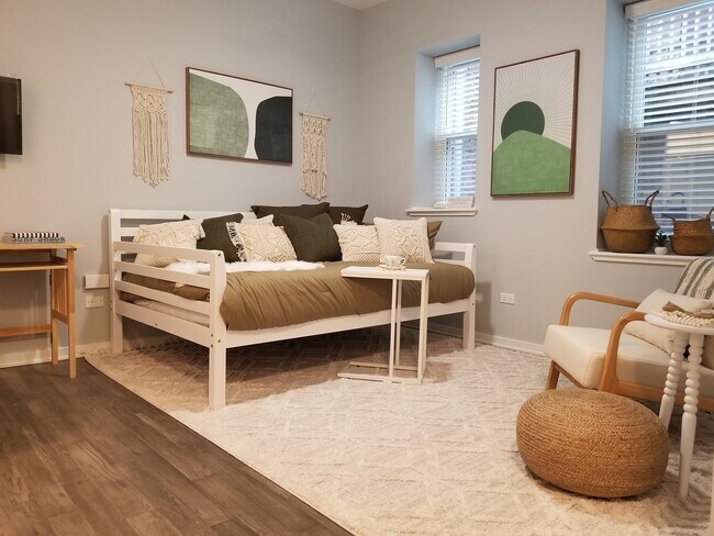 Building Photo - 5240 N Winthrop Ave