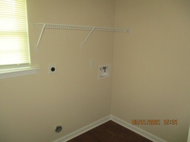 Building Photo - 127 Magnolia Ct
