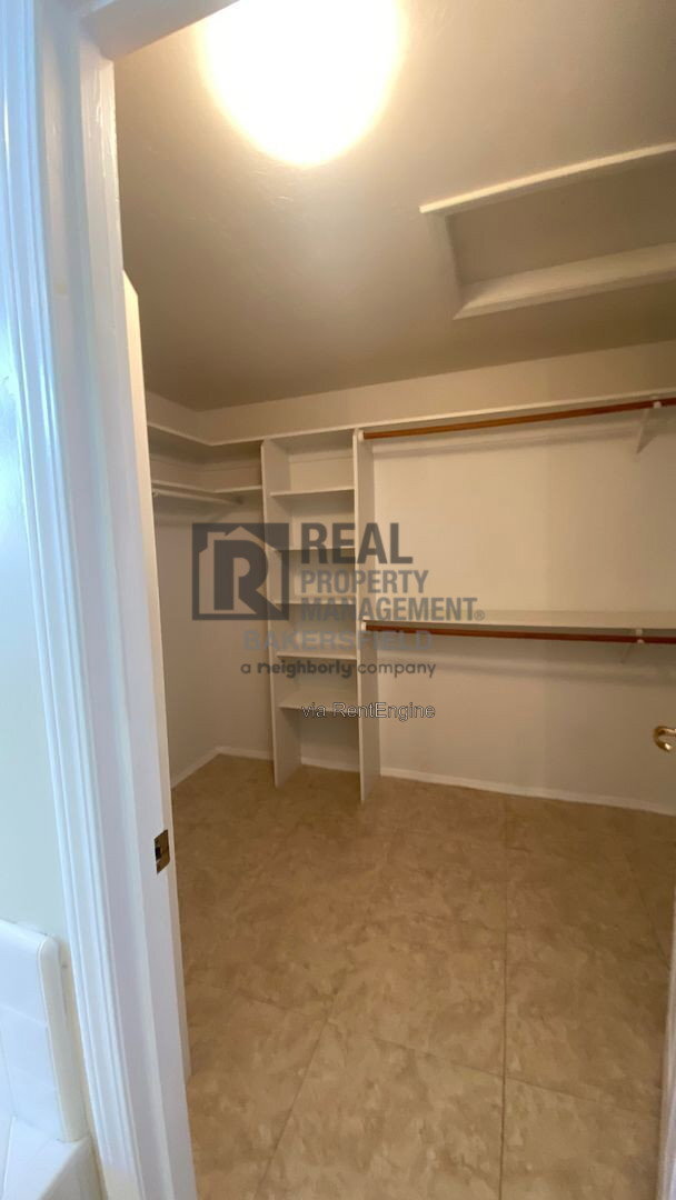 Building Photo - 10916 Stony Point Dr