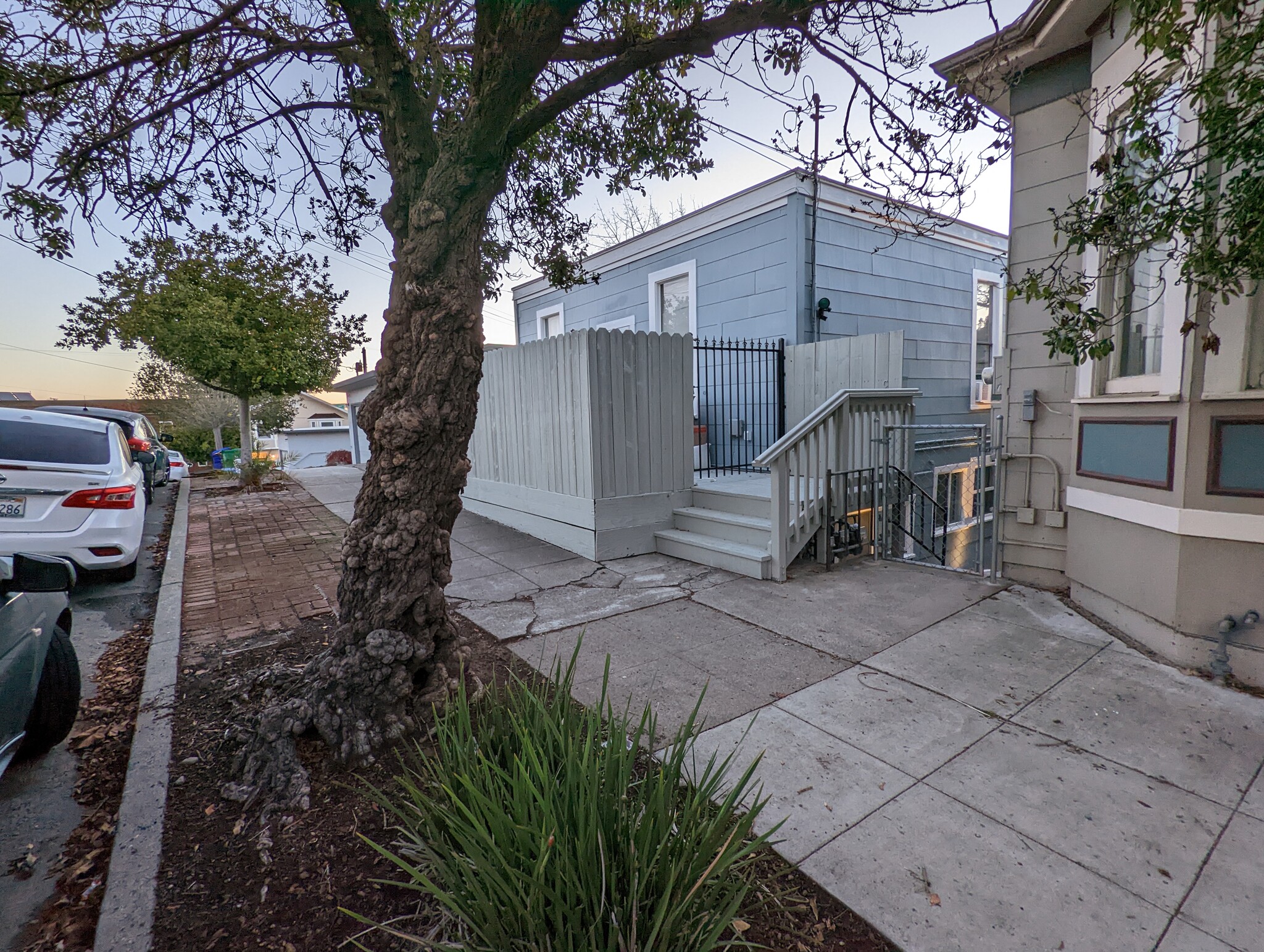 Building Photo - 121 Santa Fe Ave