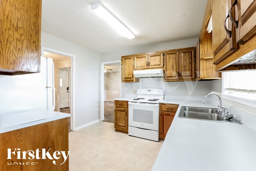 Building Photo - 2770 Quillians Dr