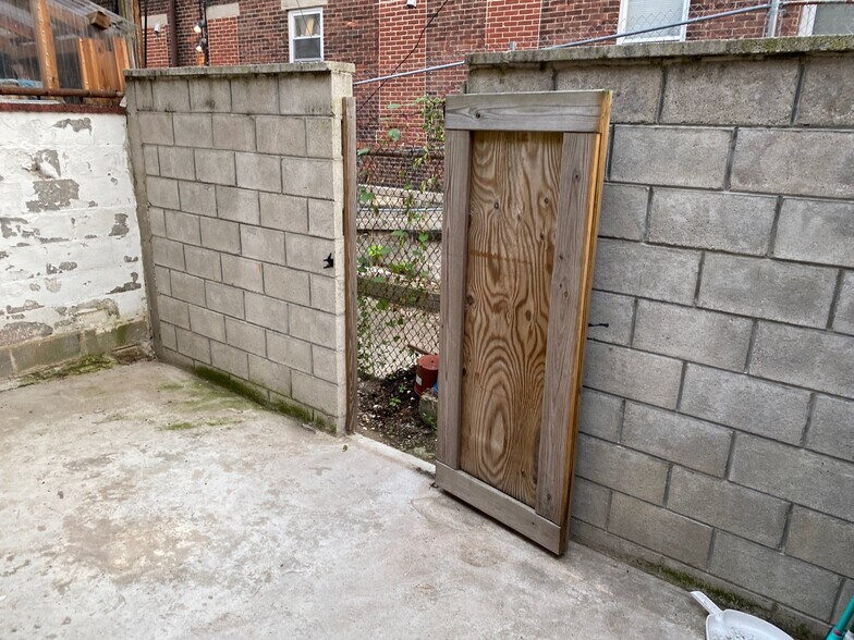 Building Photo - 1708 Mifflin St