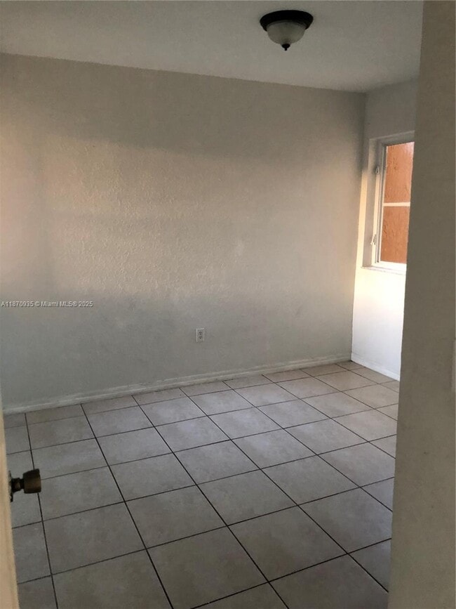 Building Photo - 855 SW 6th Ct