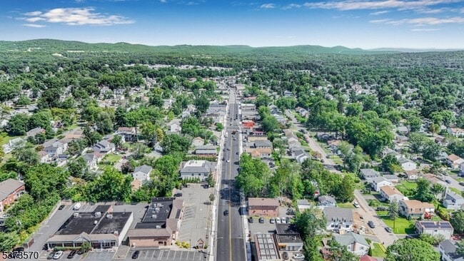 Building Photo - 9 N Beverwyck Rd