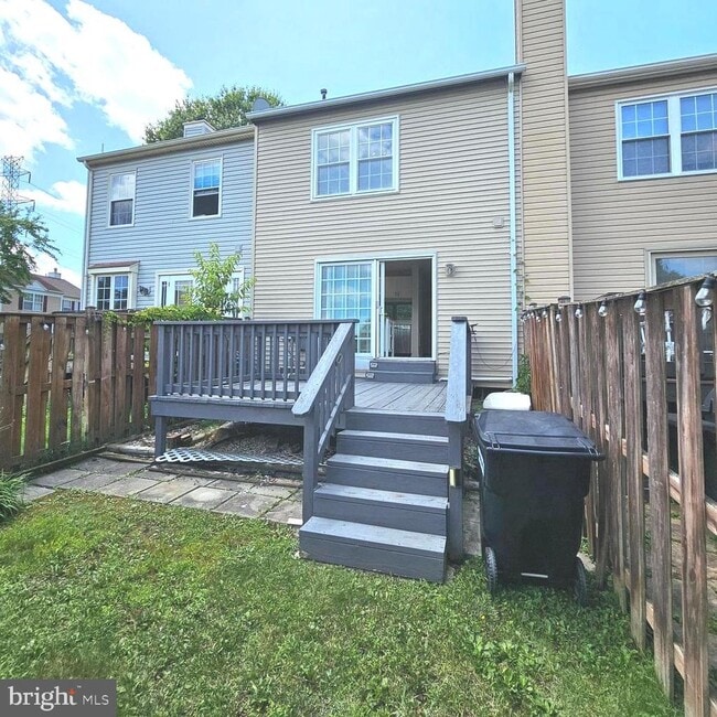 Building Photo - 6552 Old Carriage Ln