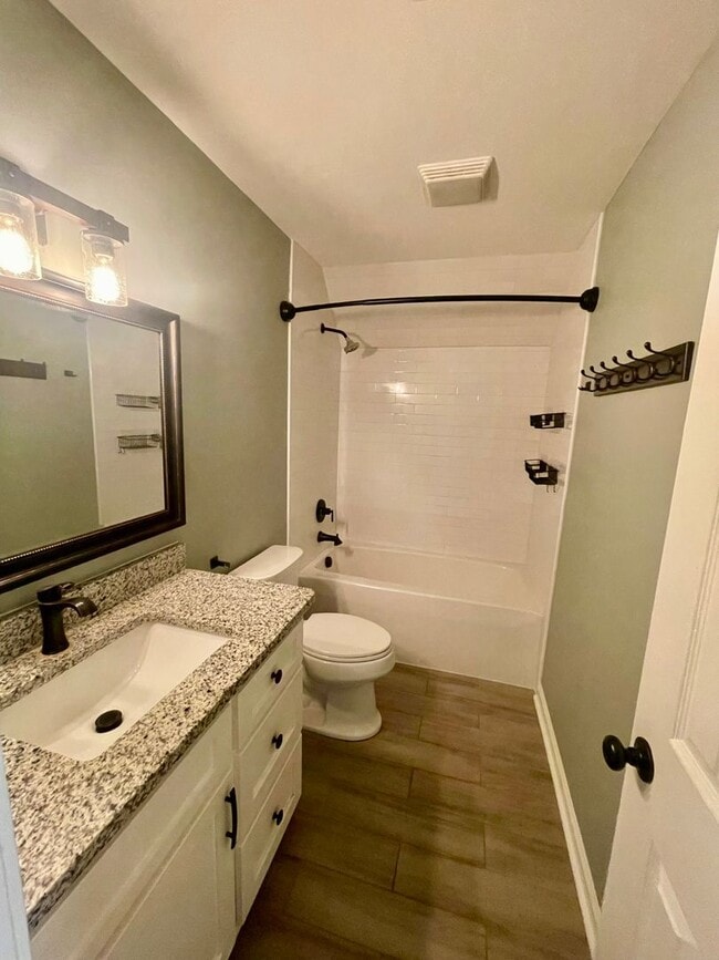 Building Photo - Welcome to this stunning 3-bedroom, 2.5-ba...
