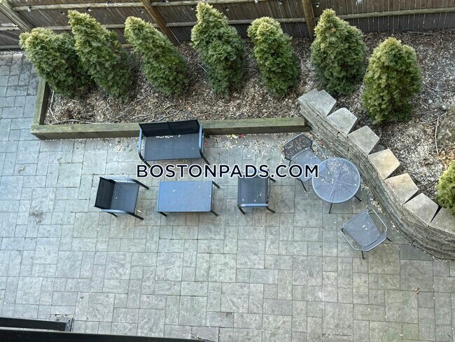 Building Photo - 94 Tyler St.