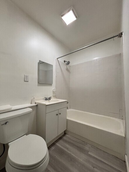 Building Photo - 894 N 42nd St
