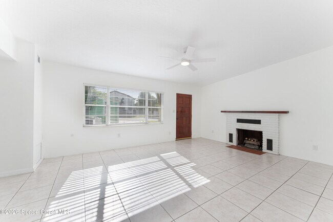 Building Photo - 206 4th Ave