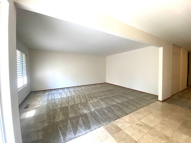 Building Photo - 4 Bed/2 BA Single Story Home, Downtown Ple...