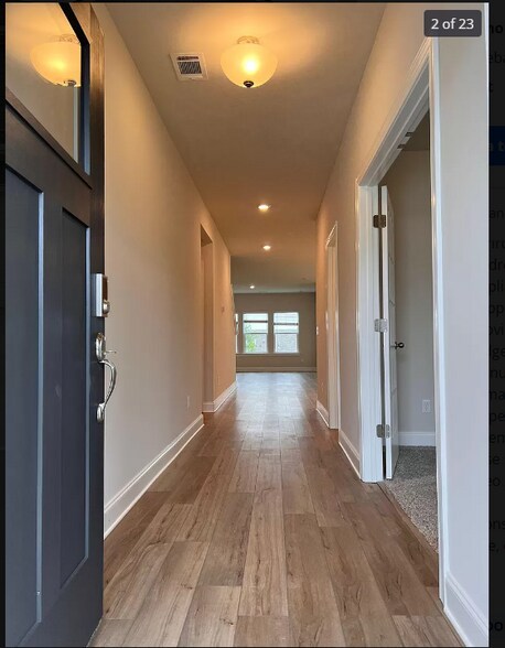 Building Photo - 1310 Tulip Ct