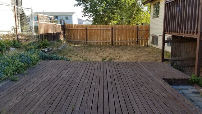 Building Photo - Large Home in Kearns - Fenced Backyard