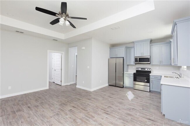 Building Photo - 3405 E Zinnia Ave