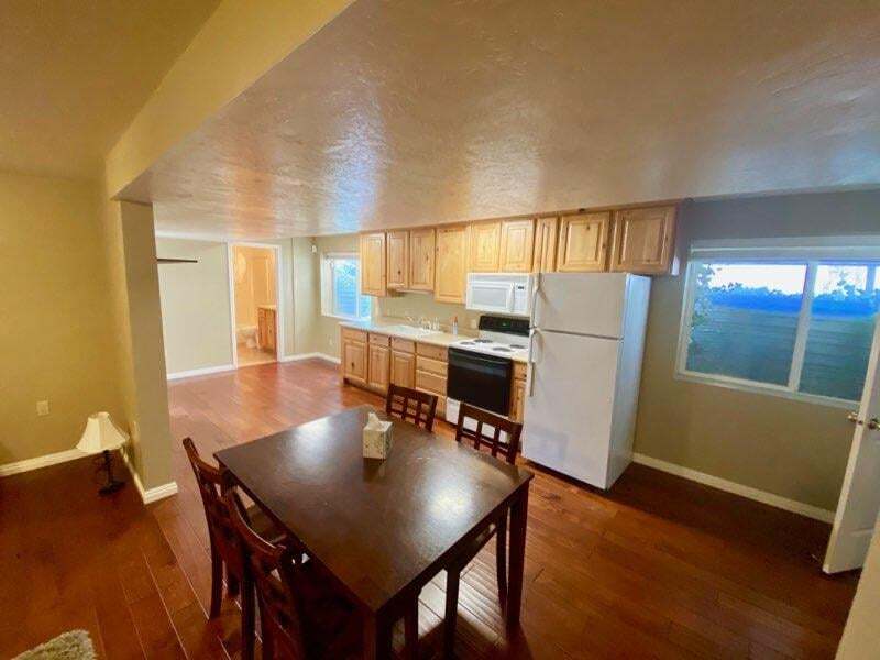 Building Photo - 472 E Center St