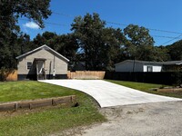 Building Photo - Spacious 4-Bed, 3-Bath Retreat on Greenhil...