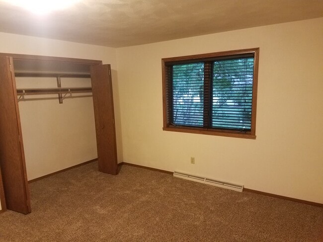 Building Photo - 2220-2 Skylark Dr