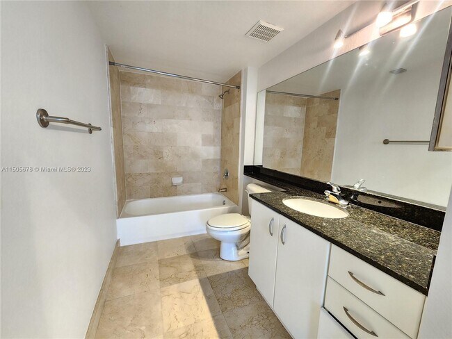 Building Photo - 1625 Kennedy Cswy