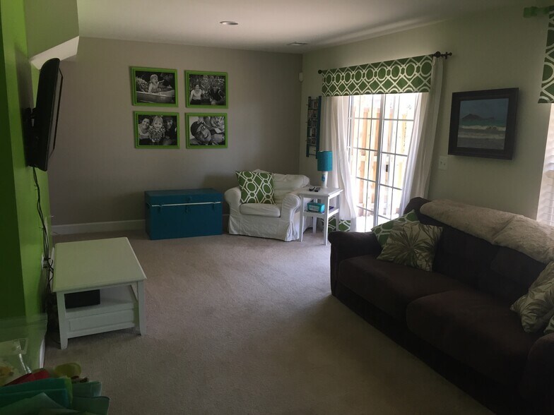 Building Photo - 6193 Royal Crest Ln