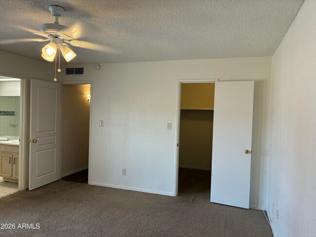 Building Photo - 602 W Wickieup Ln
