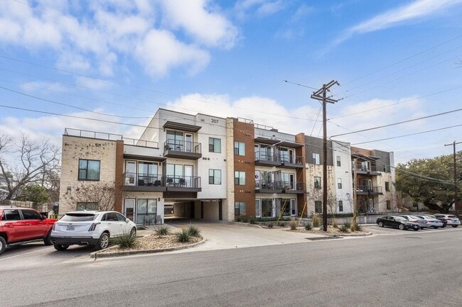 Building Photo - 207 W Johanna St