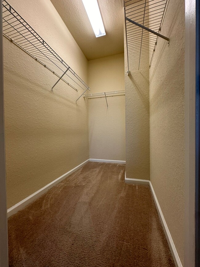 Building Photo - 6451 Old Park Ln